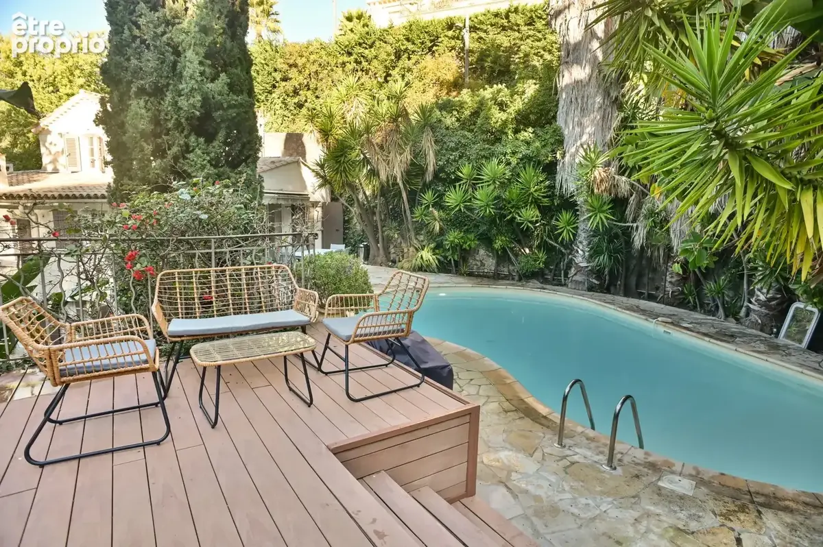 CANNES - Propriété située dans le quartier Californie - Piscine - photo 2