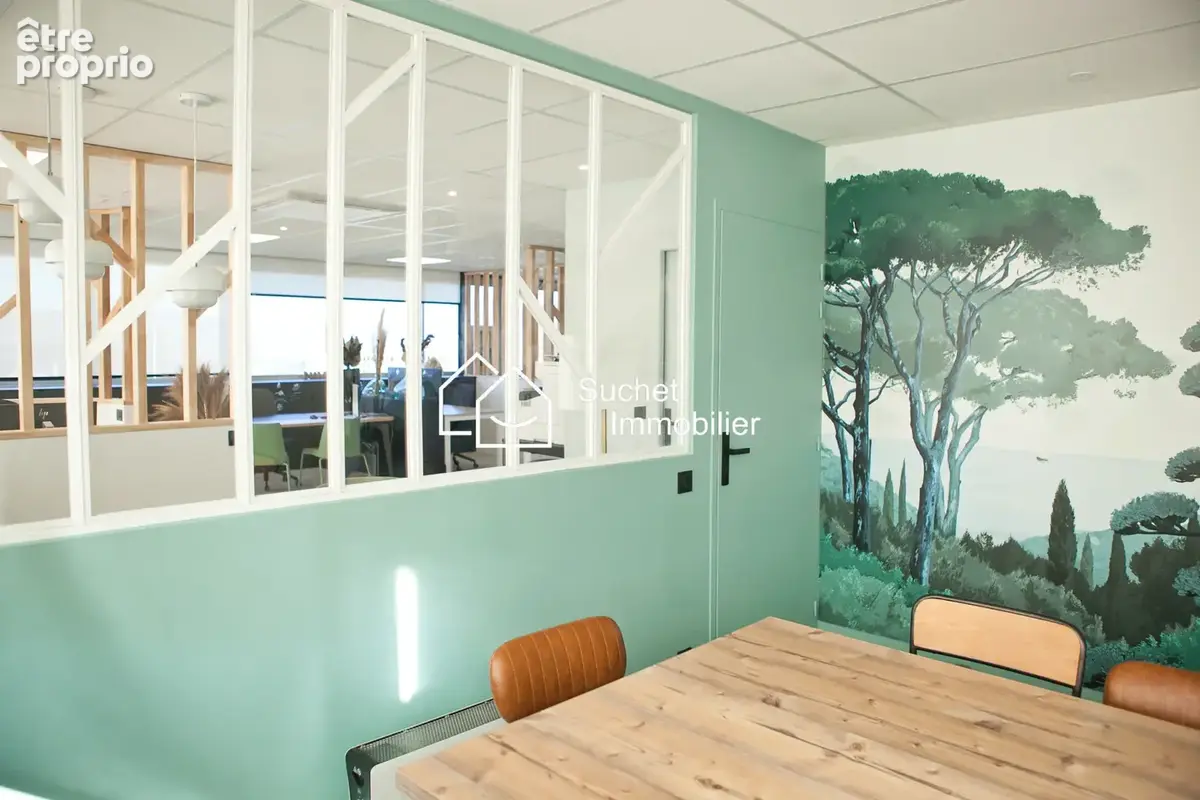 Bureaux contemporains de 121 m2 entièrement rénovés avec 4 stationnements privatifs   DPE C - photo 4