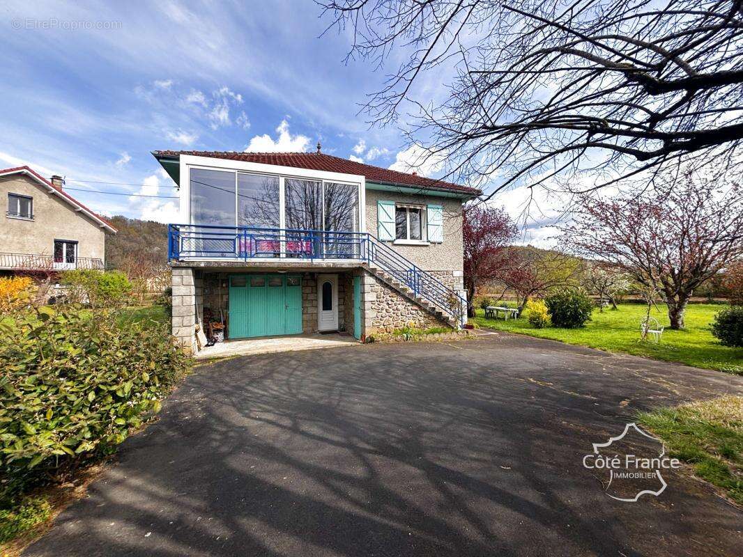 Maison à SAINT-ETIENNE-DE-MAURS