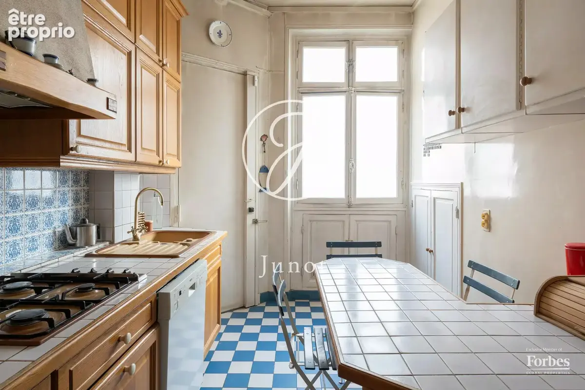 Paris 7e - CHAMP DE MARS - Appartement - 5 pièces - 130,45m² Carrez - 133,35m² au sol - Vues dégagées - photo 10