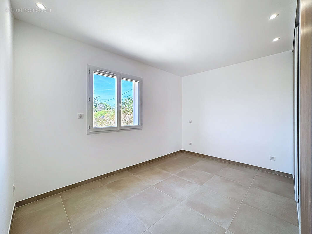 Appartement Neuf Grand T3 à Ghisonaccia - photo 11