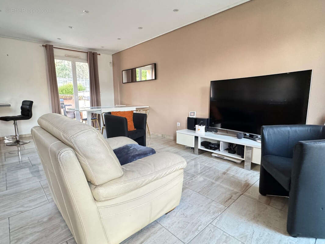 Maison à COUTEVROULT