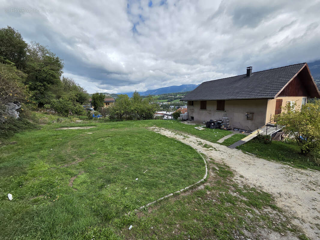 Terrain à GRESY-SUR-AIX