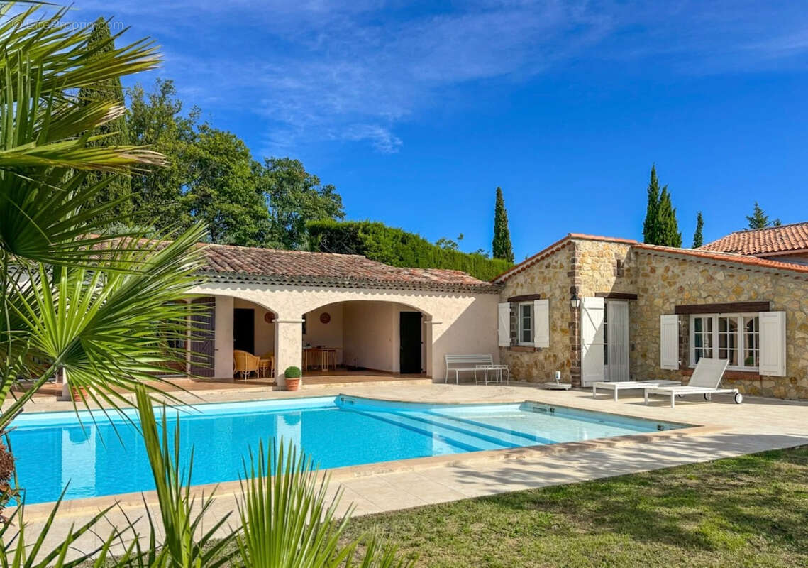 Maison à TOURRETTES