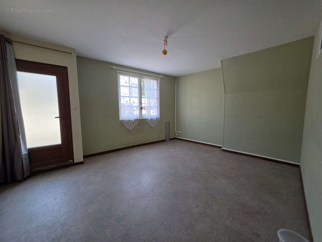 Appartement Rez-de-chaussée // Bernay - photo 3
