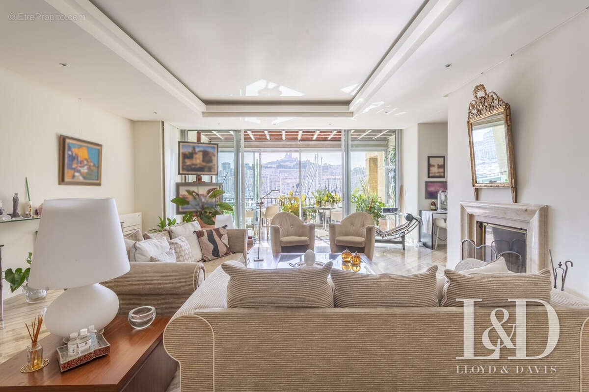 Appartement à MARSEILLE-2E