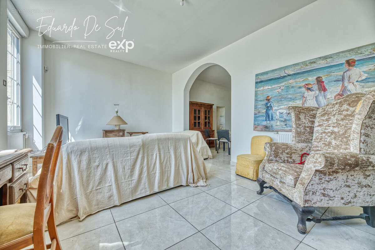 Maison 220 m² à Cantenac  - photo 4