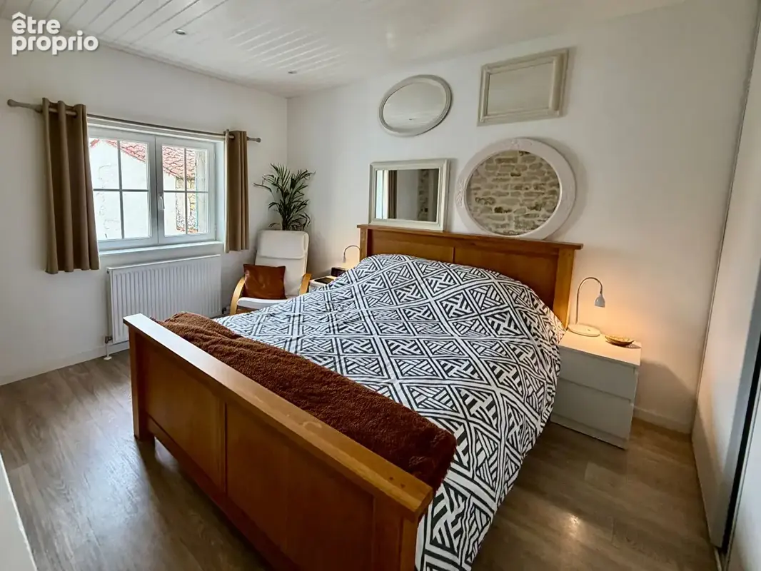 Maison avec piscine, commerces à pied, dépendances et grands garages, proche TGV et plages - photo 3