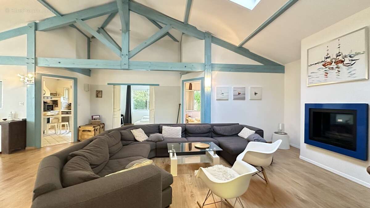 Entre Forêt Landaise et Art de Vivre  Ensemble de deux maisons sur 1638 m² de terrain boisé. - photo 5