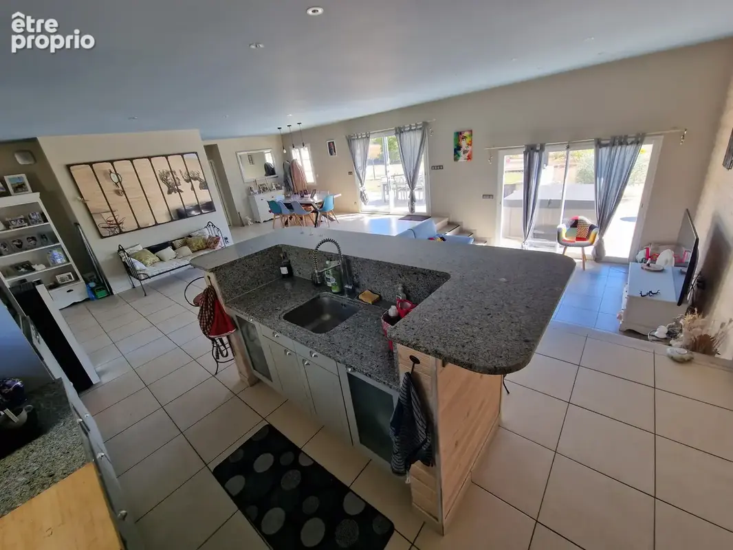 Belle contemporaine avec 4 chambres et 2 garages sur un terrain arboré de 3065m2 - photo 15