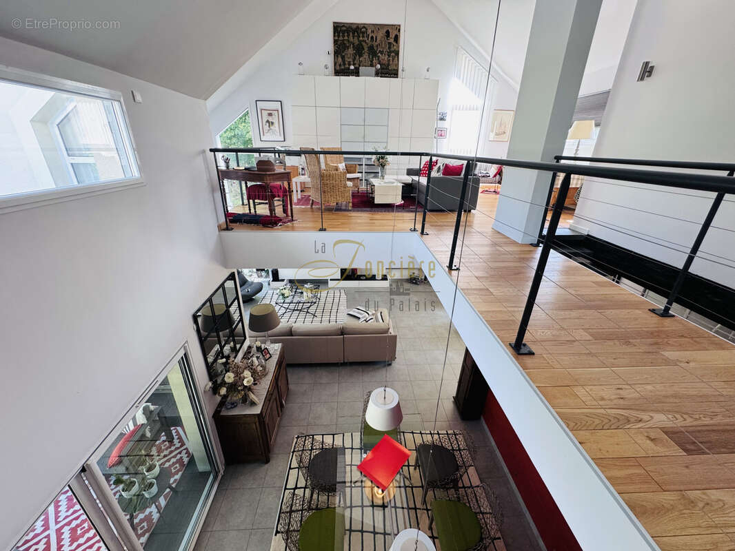 Maison d'architecte avec piscine au bord d'un bois classé - photo 9