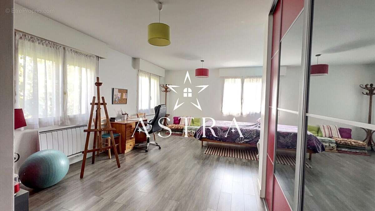 Rare à Antony - Maison d'architecte avec appartement indépendant à deux pas du Parc de Sceaux - 160 m² surface au sol - photo 9