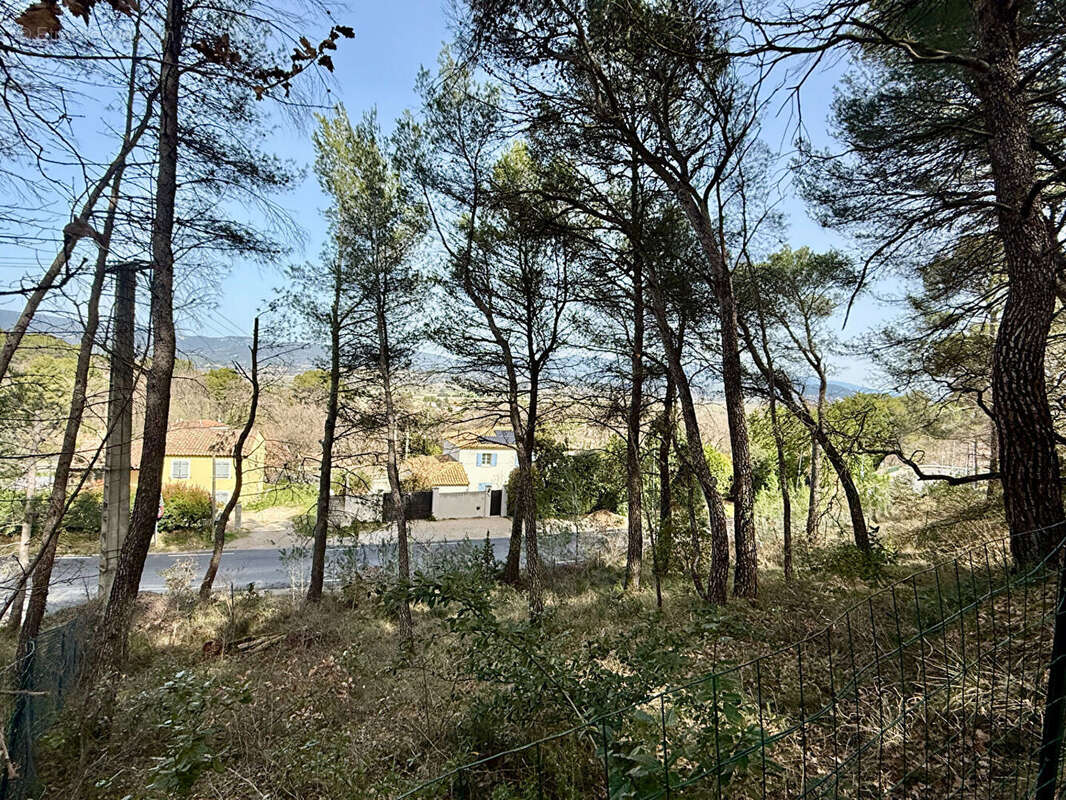 Terrain à LA ROQUE-D'ANTHERON