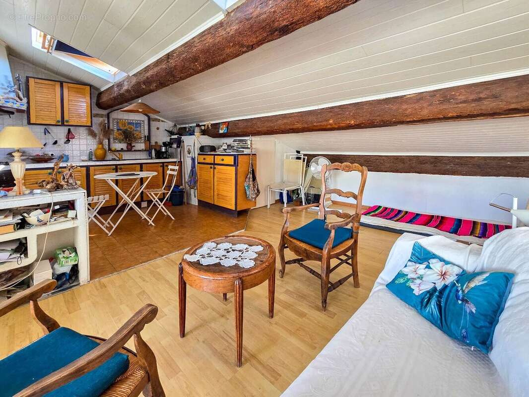 Centre-ville  Un appartement au charme unique, comme une maison sur les toits - photo 3