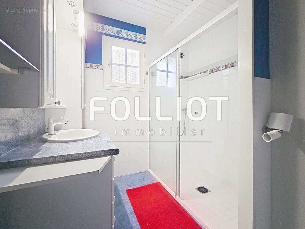 Maison à COLLEVILLE-MONTGOMERY