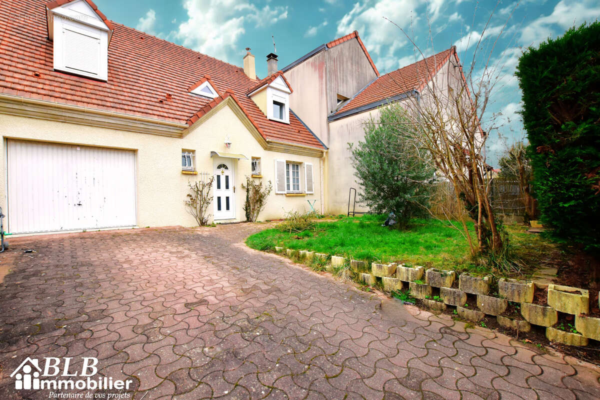 Maison à LES ESSARTS-LE-ROI