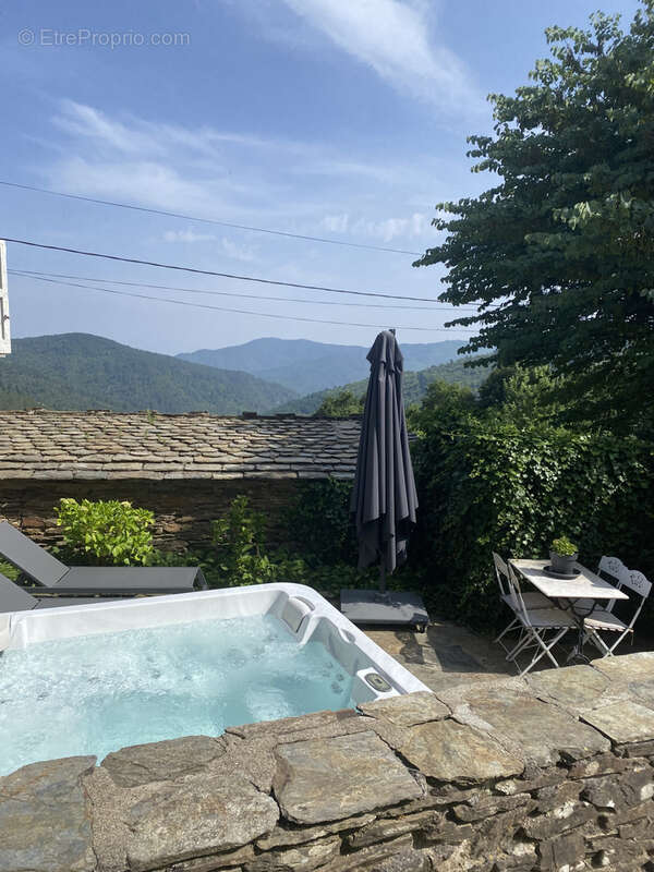 Maison à LE COLLET-DE-DEZE