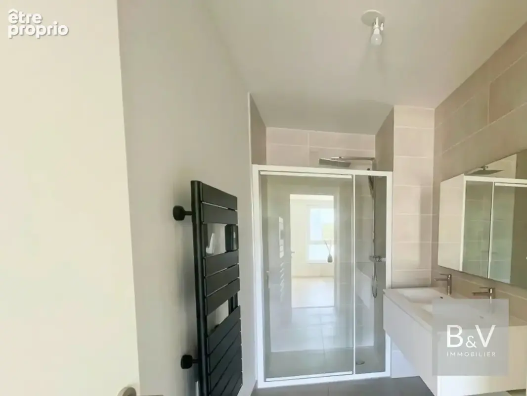 T3 en rez-de-jardin de 68 m² avec terrasse de 27 m² et 2 parkings - photo 4