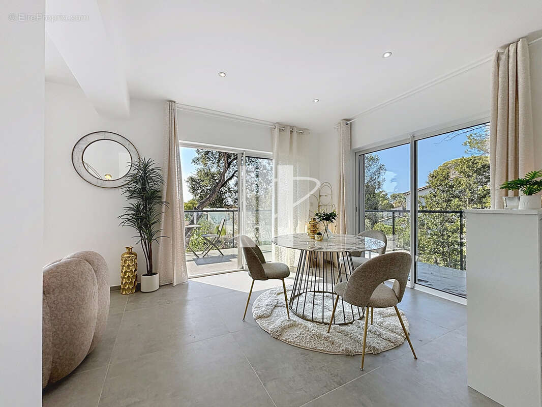 Haut de villa rénové avec solarium vue mer au calme à Boulouris - photo 3