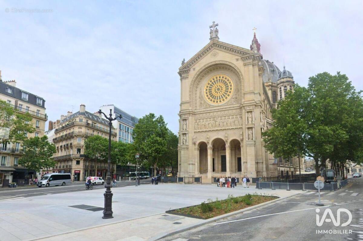 Photo 1 - Commerce à PARIS-8E