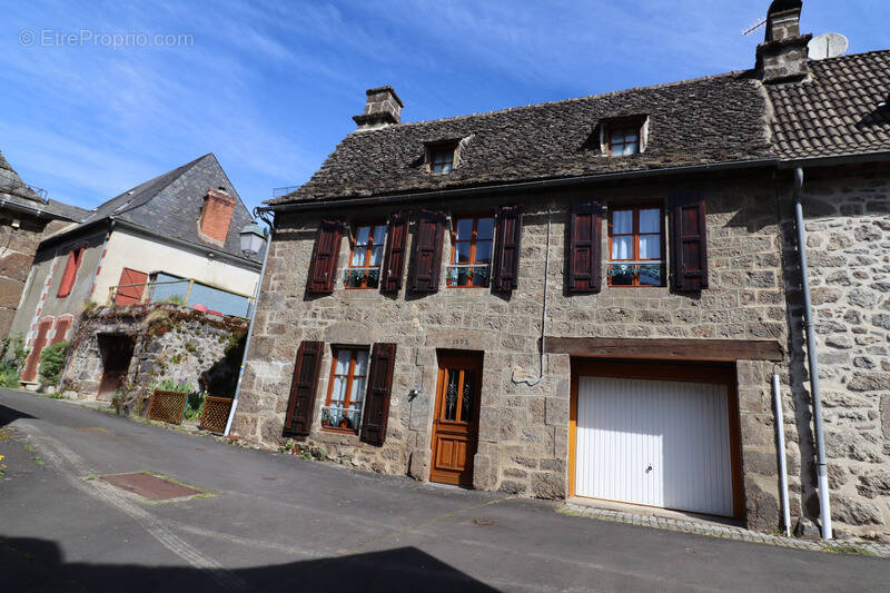 Maison à SAINT-VINCENT-DE-SALERS