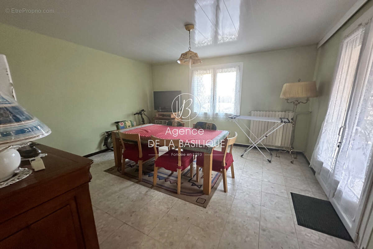 Maison à SAINT-MAXIMIN-LA-SAINTE-BAUME