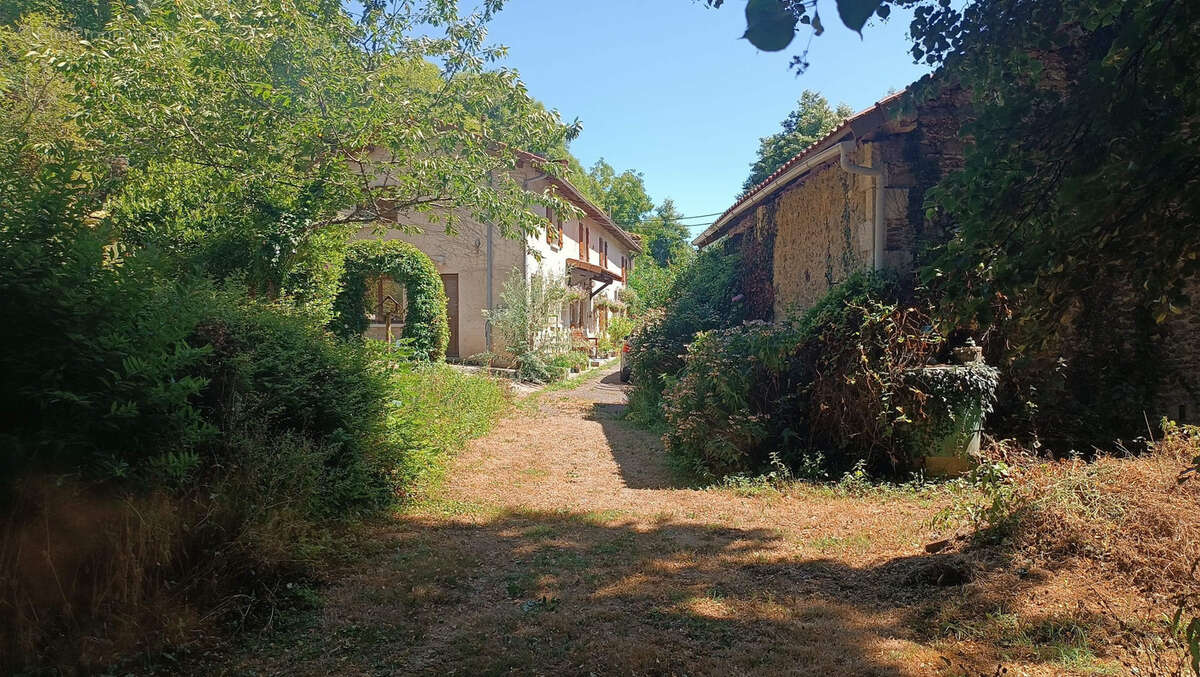 Ensemble immobilier avec ancien moulin - photo 20