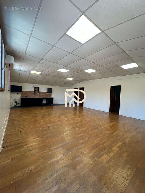 Commerce à CARNOUX-EN-PROVENCE