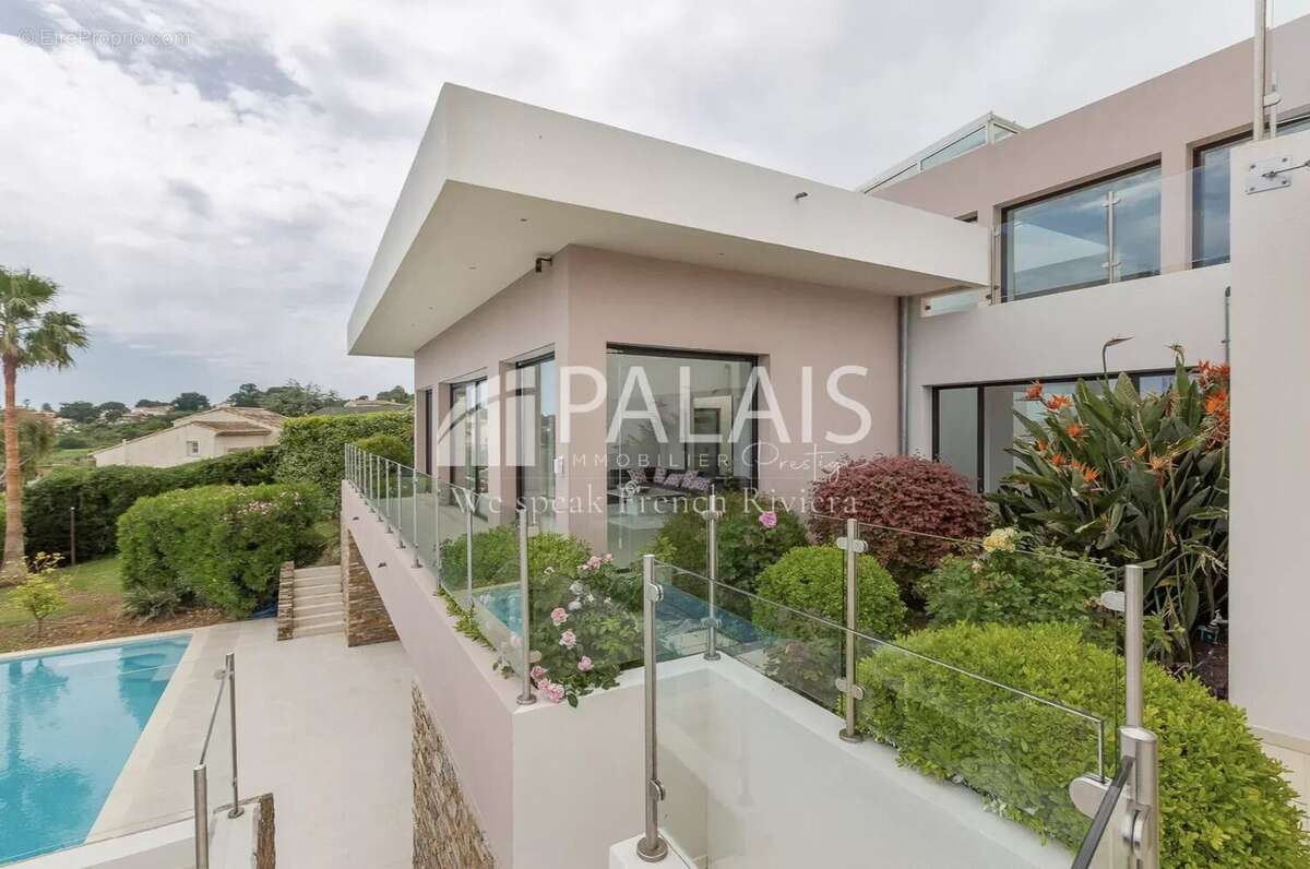 ANTIBES – RASTINES // Villa Contemporaine 240 m² – Jardin – Piscine – Vue Panoramique - photo 6