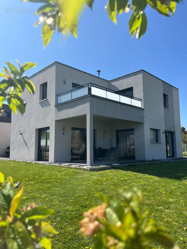 Maison à SERRE-LES-SAPINS