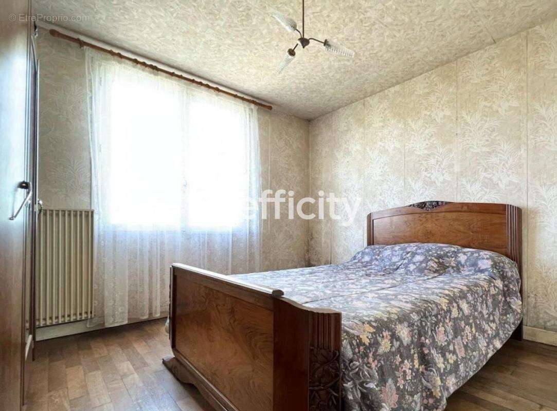 Maison à LES CLAYES-SOUS-BOIS