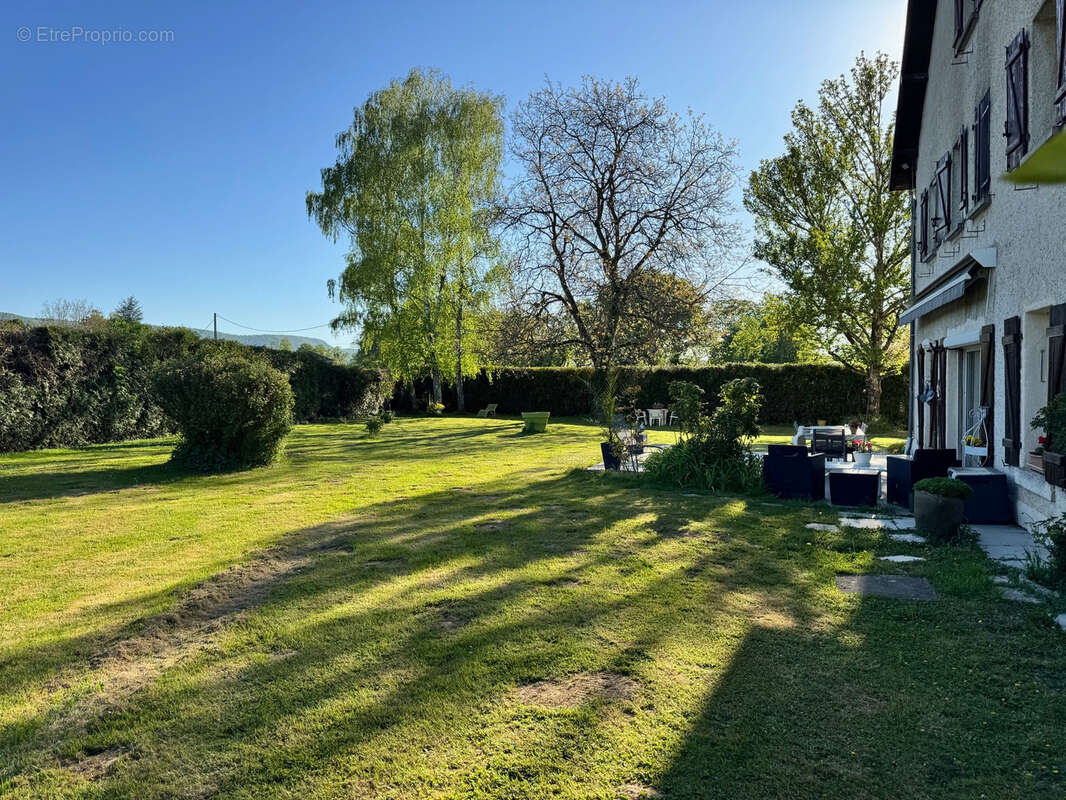 Maison d'exception à vendre à Moncey - 8 pièces, 220 m² sur 6821 m² de terrain - photo 2