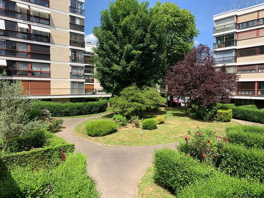 Appartement à FONTENAY-LE-FLEURY