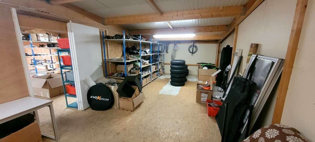 Commerce à LA RENAUDIERE