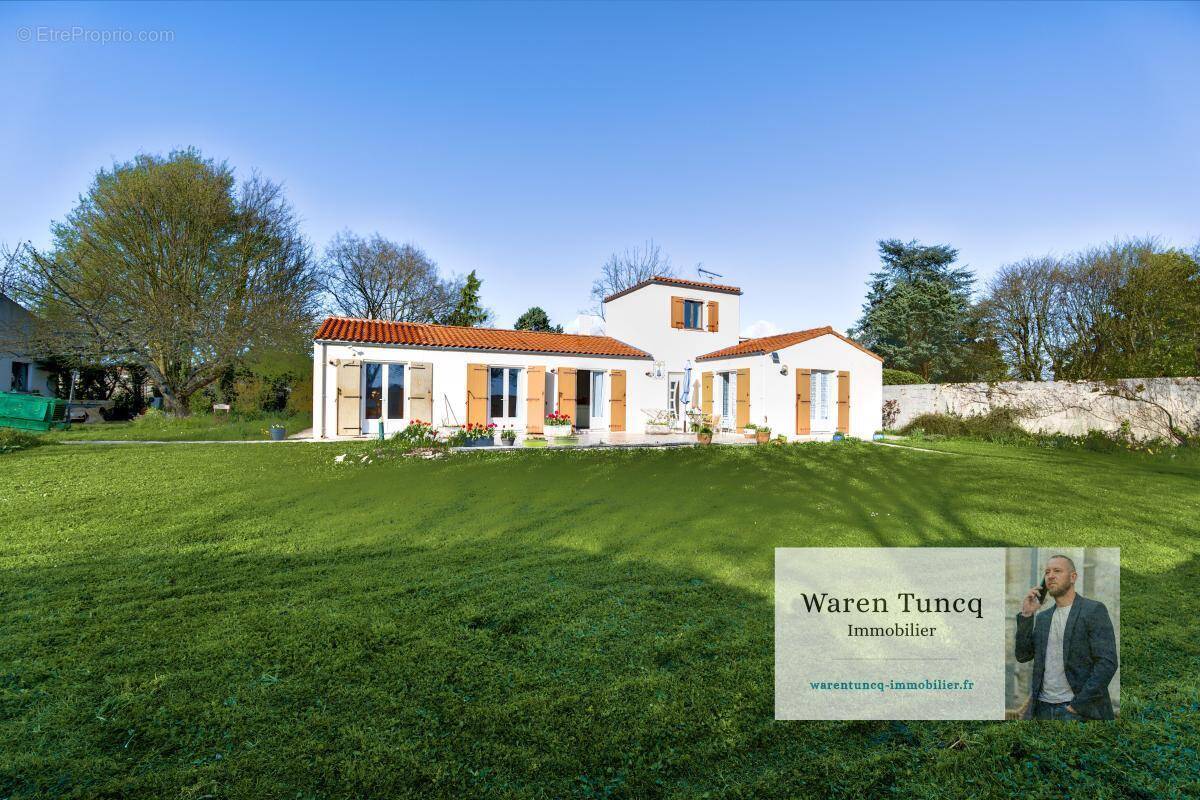 Maison à SAINT-SAUVEUR-D'AUNIS