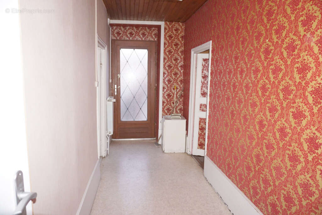 Maison de village avec dépendances. - photo 7