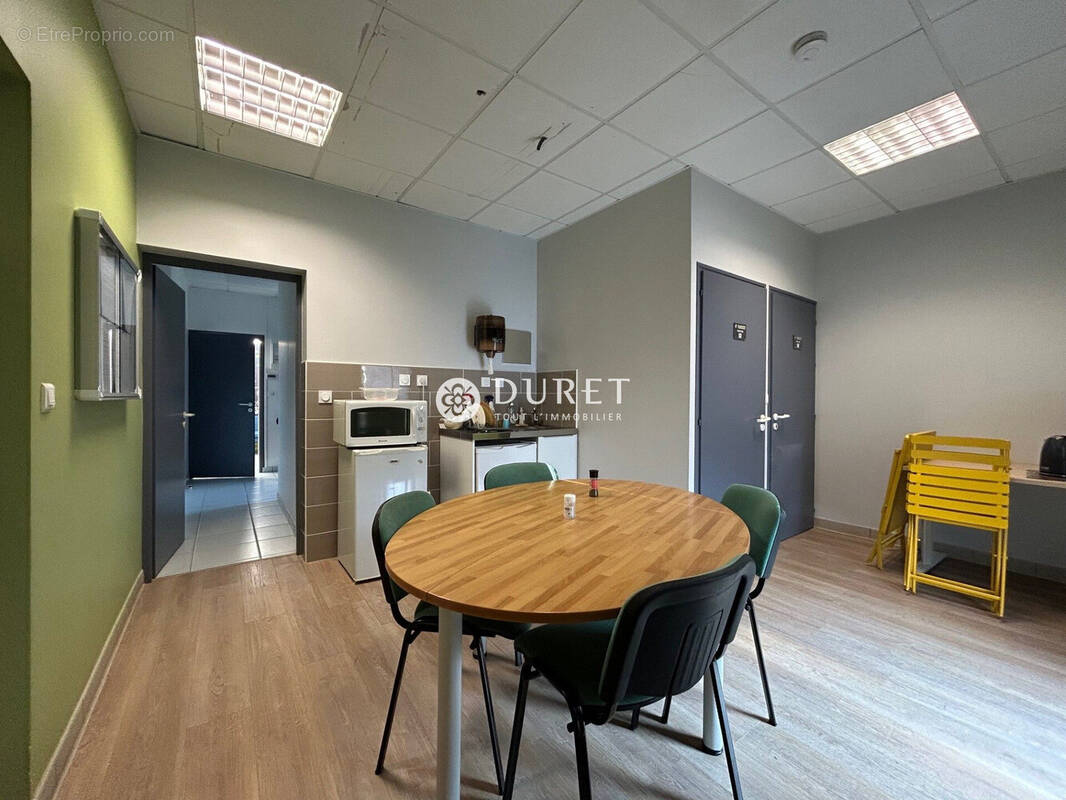 Commerce à VENDRENNES