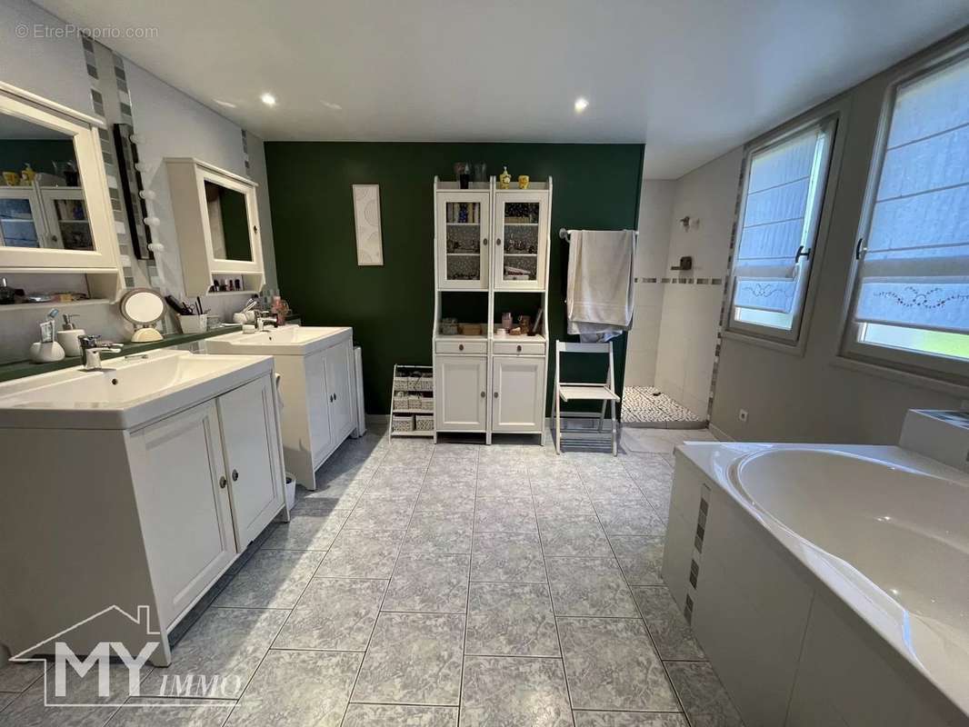 Maison à LAMOTHE-MONTRAVEL