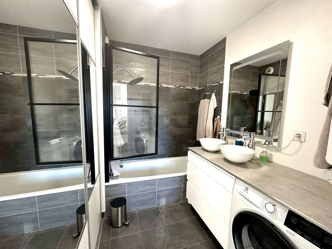 Appartement à CARROS