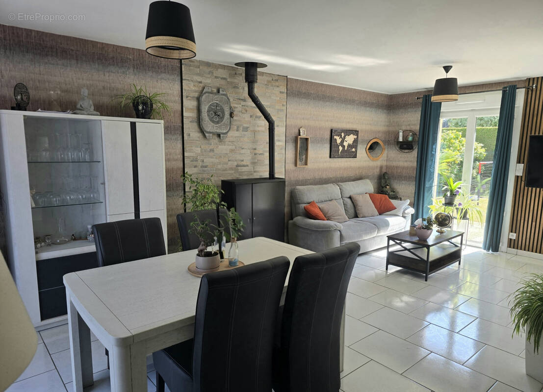Maison à FEUQUIERES-EN-VIMEU