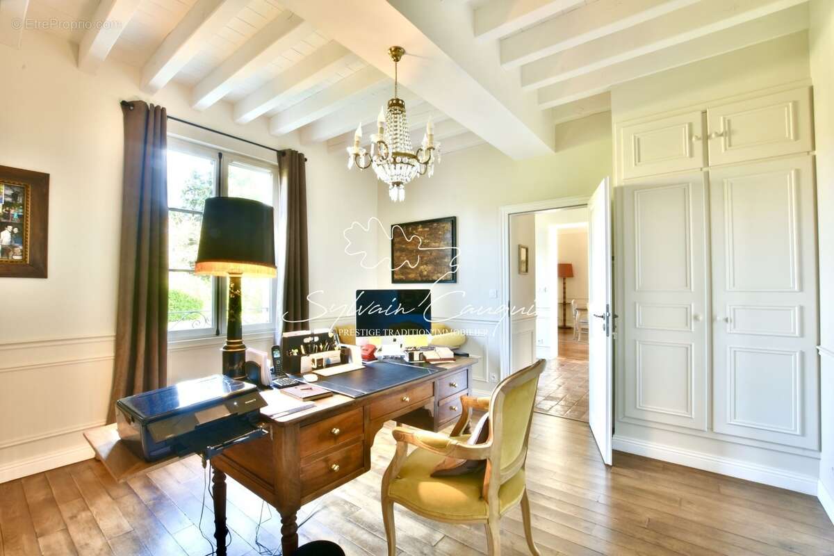 Dpt Loiret (45), à vendre SULLY SUR LOIRE Maison bourgeoise 9 pièces de 270 m² - Terrain de 2 548,00 m² - Piscine chauffée - Gar - photo 10