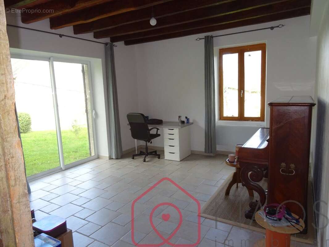 Maison à IVOY-LE-PRE