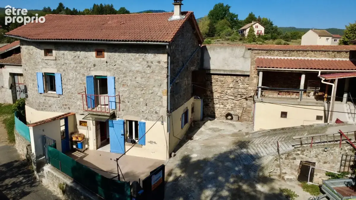 Un véritable petit fief en pierre, à l’abri des regards, offrant un cadre rare et un beau potentiel d’aménagement - photo 4
