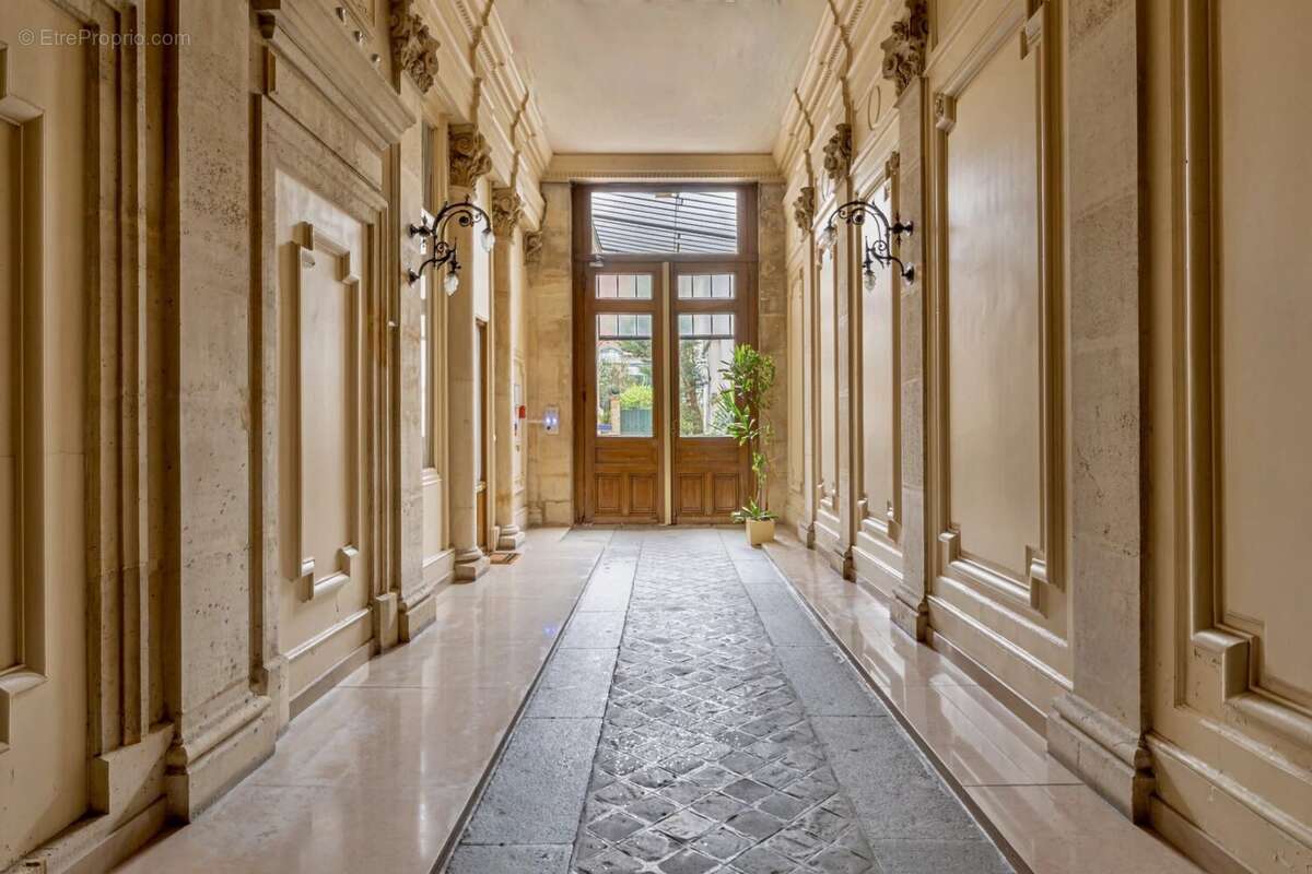 Appartement à PARIS-16E