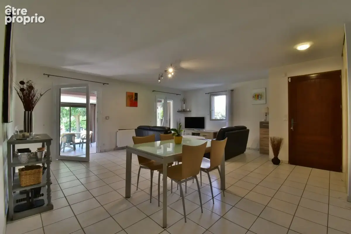 CARREFOUR BLÉONE-DURANCE – Villa traditionnelle de plain-pied en parfait état avec véranda, jardin et garage - photo 5