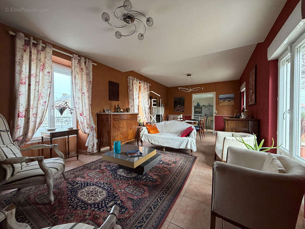 Maison de plain-pied de 163 m² ? Double habitation ? Terrain de 1 300 m² - photo 3
