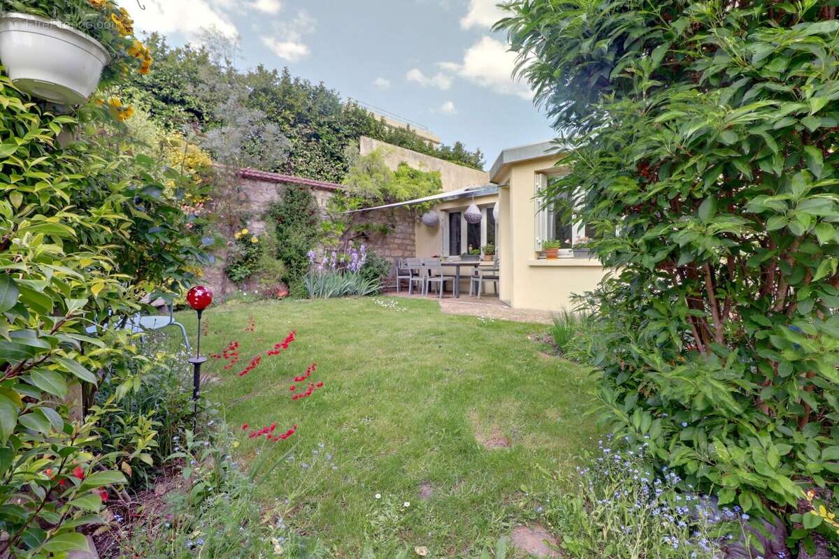 Maison à MAURECOURT