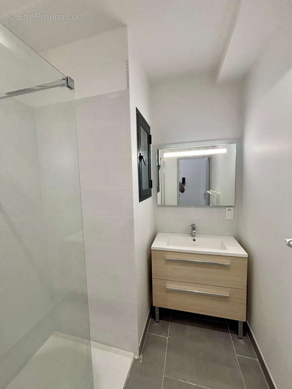 Appartement à SAINTE-CECILE-LES-VIGNES