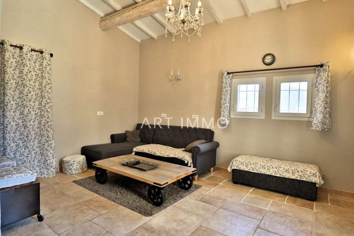 Maison à SAINT-SATURNIN-LES-APT