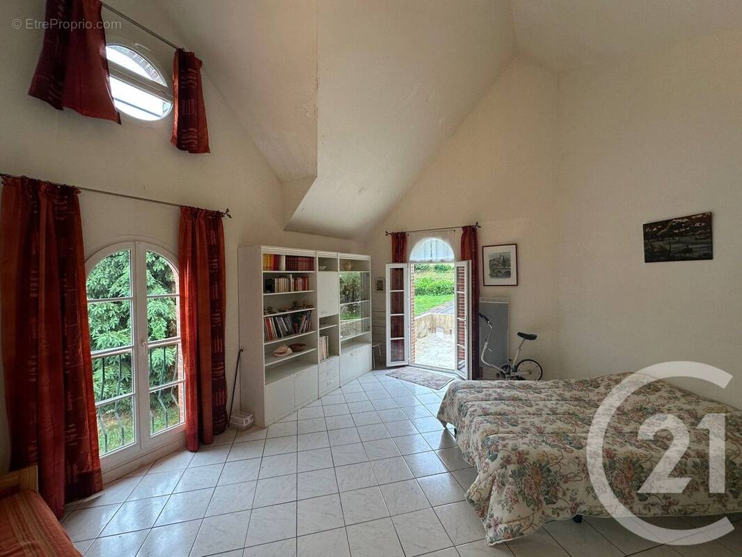 Maison à MONTREUILLON